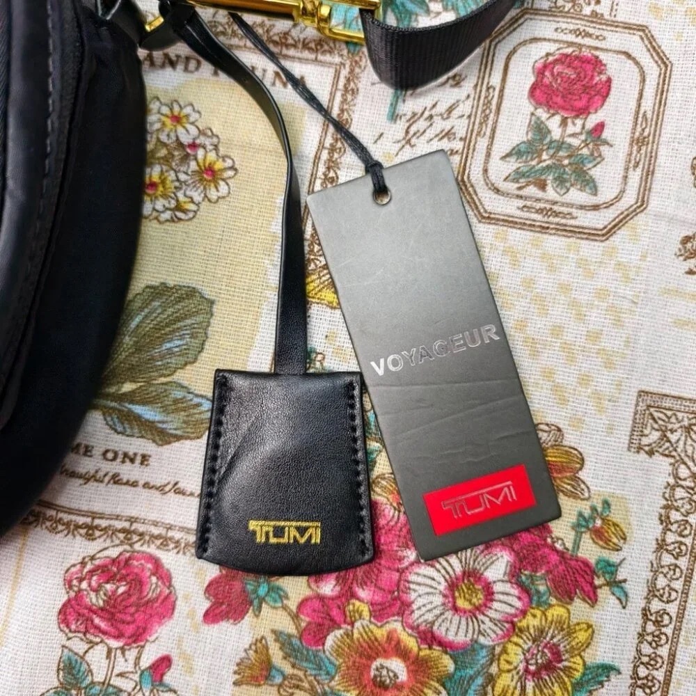 🖤 TUMI Black Nylon Crossbody Purse Gold Tone Hardware Pristine - Picture 6 of 6